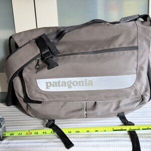 Patagonia messenger Bag, Big, Grey, nice